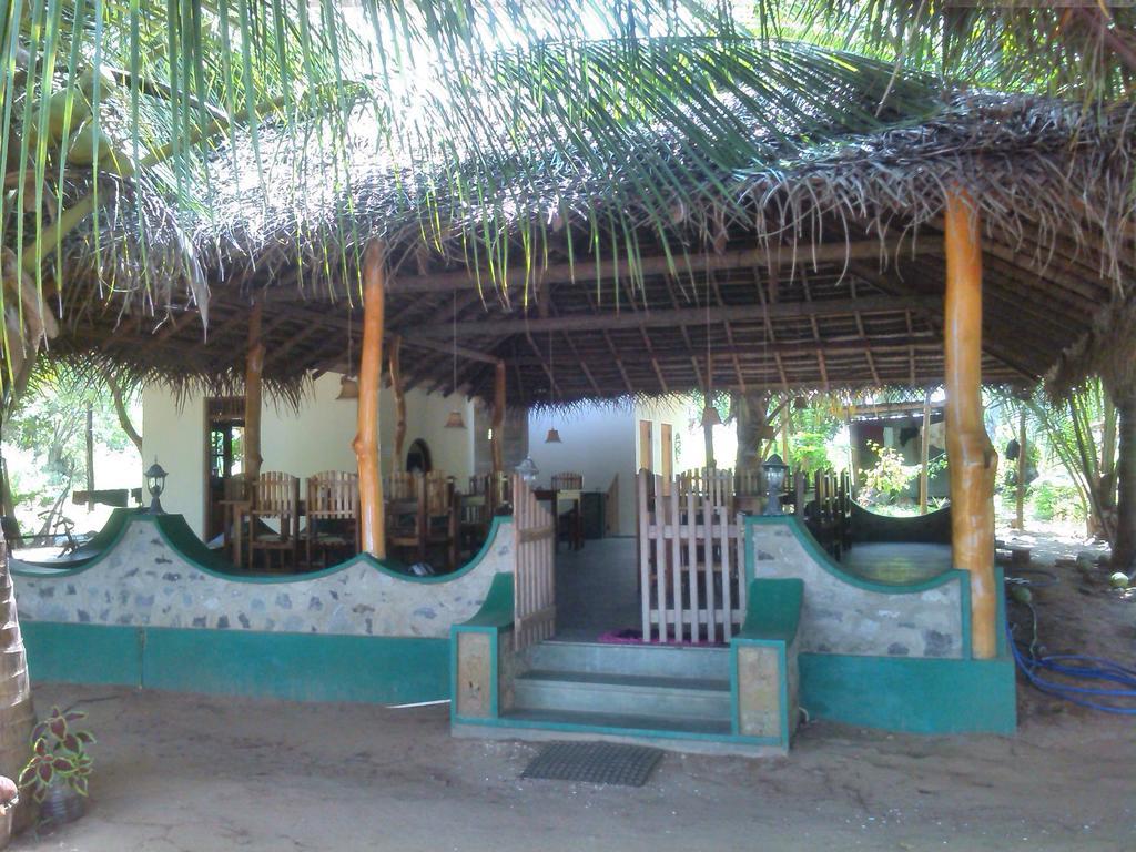 Fishermens Lodge & Restaurant Ranna Exterior photo