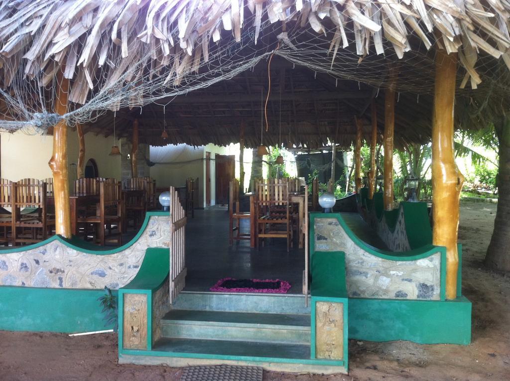 Fishermens Lodge & Restaurant Ranna Exterior photo
